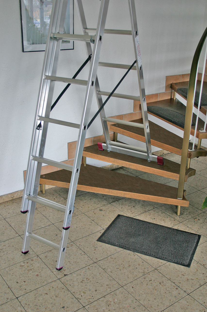 Трехсекционная универсальная лестница с допфункцией CORDA, пример использования