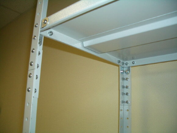 Стелажи полочные