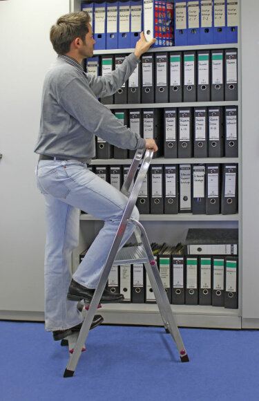 Стремянка односторонняя CORDA 1х3, артикул 000712? пример использования Стремянка односторонняя CORDA 1х3, артикул 000712? пример использования