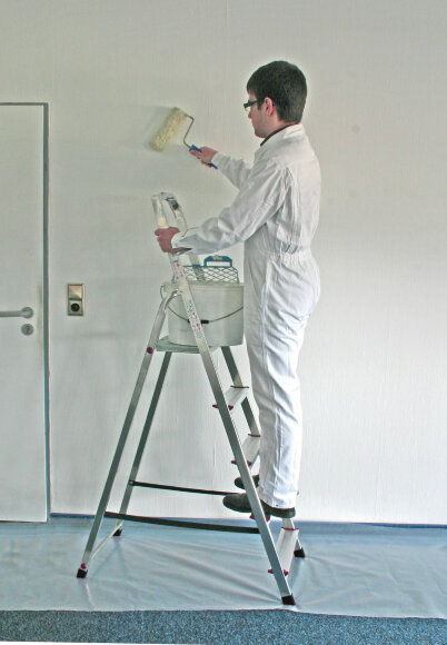 Стремянка односторонняя CORDA 1х5, артикул 000729, пример использования Стремянка односторонняя CORDA 1х5, артикул 000729, пример использования