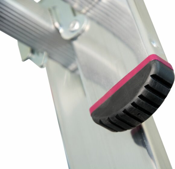 Трехсекционная универсальная лестница CORDA, особенности продукта: безопасность эксплуатации и транспортировки обеспечивается крюками-защелками Трехсекционная универсальная лестница CORDA, особенности продукта: безопасность эксплуатации и транспортировки обеспечивается крюками-защелками