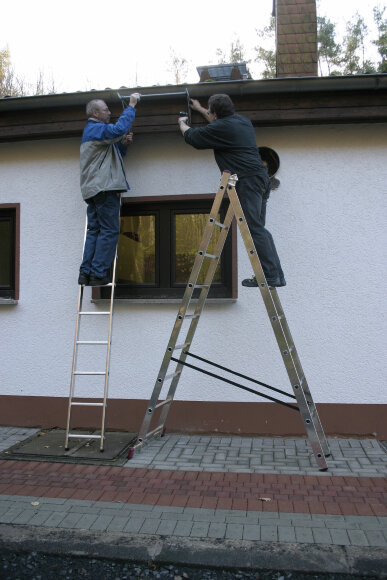 Трехсекционная универсальная лестница CORDA  3х9, артикул 010391, пример использования Трехсекционная универсальная лестница CORDA  3х9, артикул 010391, пример использования