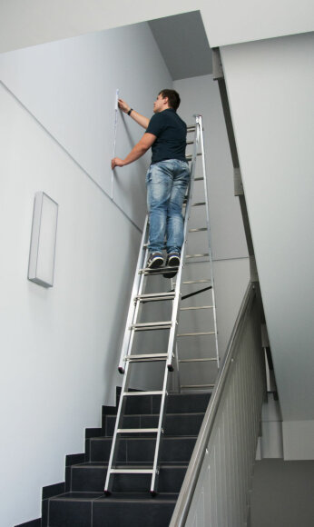 Трехсекционная универсальная лестница с допфункцией CORDA 3х11,аритикул 013422, пример использования Трехсекционная универсальная лестница с допфункцией CORDA 3х11,аритикул 013422, пример использования